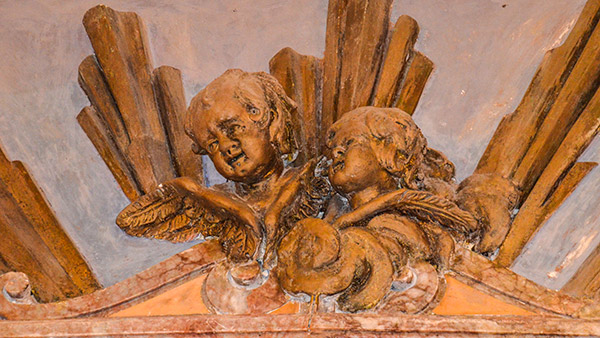 particolare decorativo dell'altare